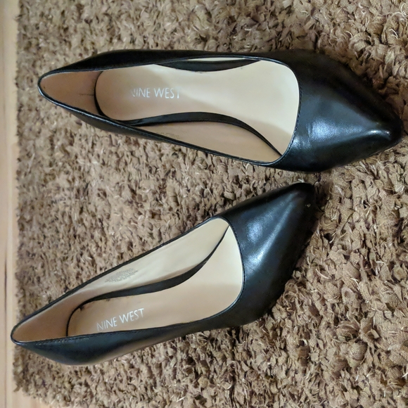 Classic Black Heels - Picture 2 of 8